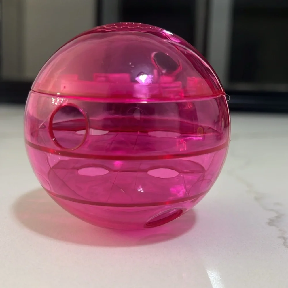Whisker City Snack Ball